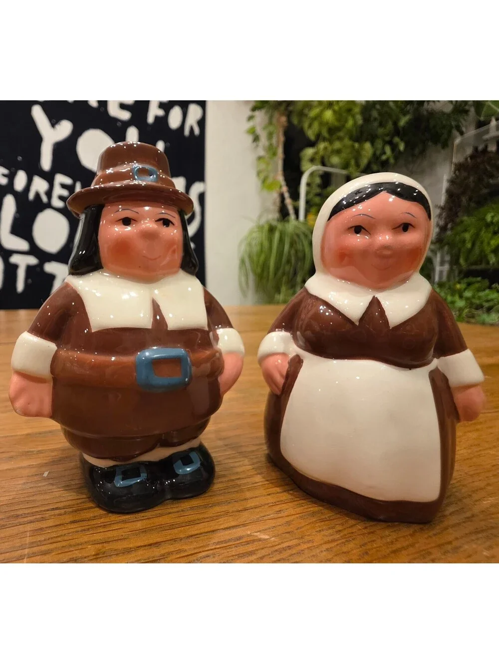 Vintage 2004 Publix Thanksgiving Pilgrim Pair Salt & Pepper Shakers Set